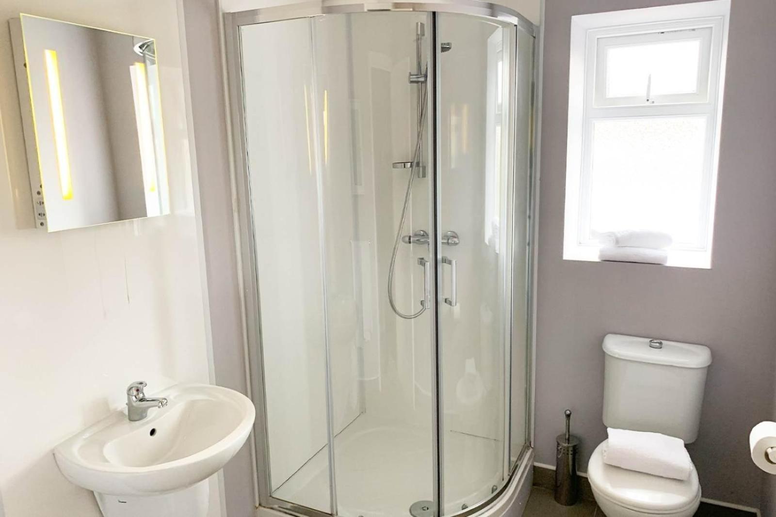 Rathlin Apartment - 2 Bedroom With Hot Tub Ballycastle Buitenkant foto