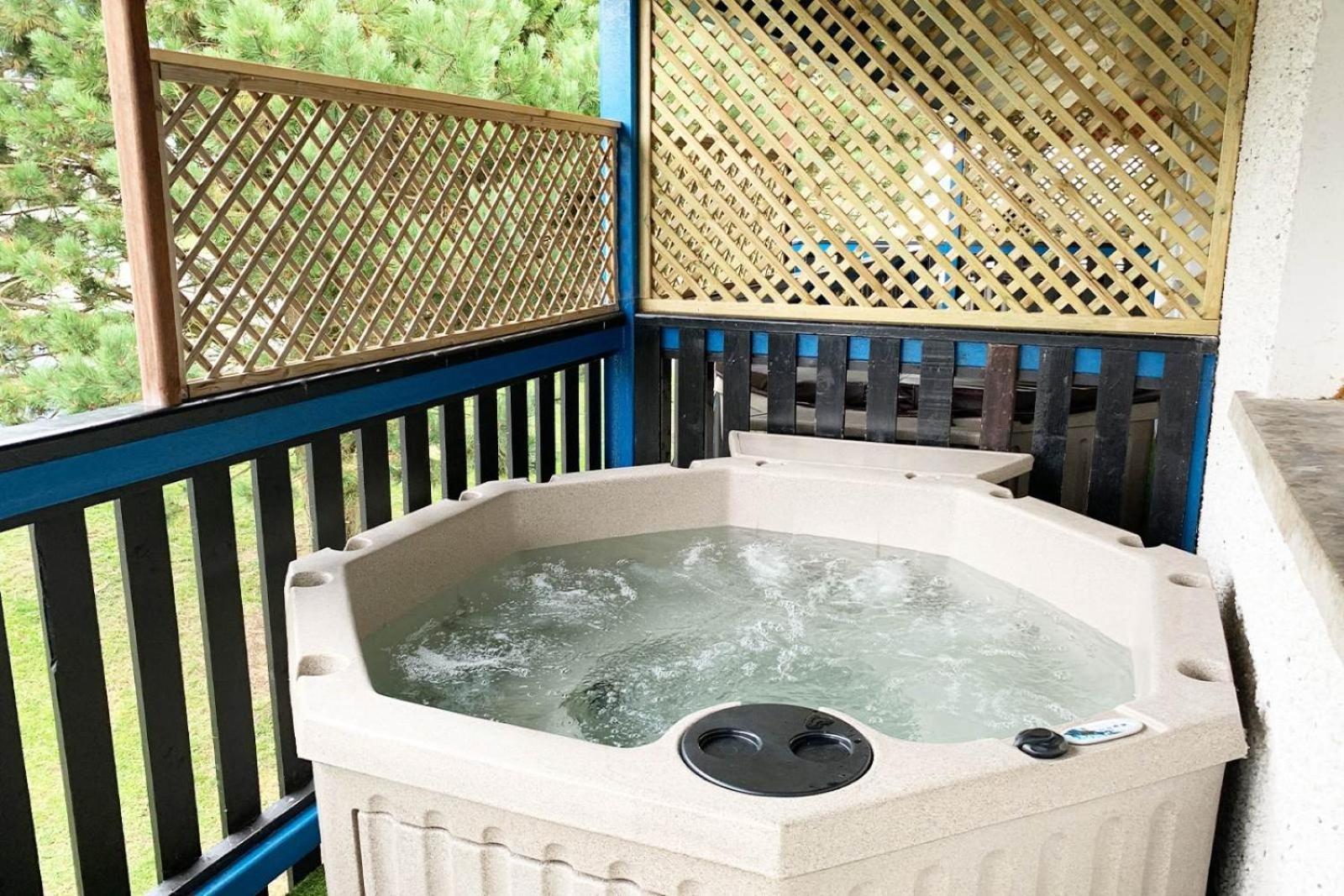 Rathlin Apartment - 2 Bedroom With Hot Tub Ballycastle Buitenkant foto